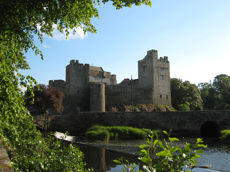 Cahir-Castle-on-Suir-River Cahir-Castle-on-Suir-River